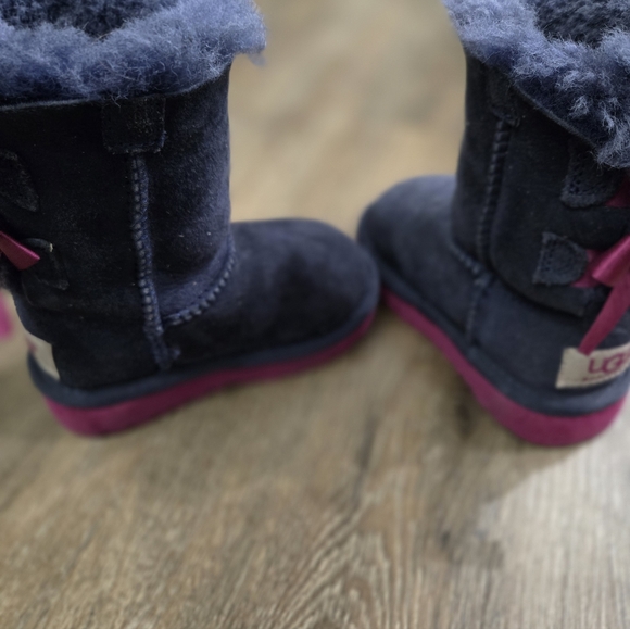 UGG Kids' Boots with Purple Bows and Blue Fur - Picture 3 of 6